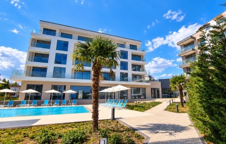Apartamente de vanzare la plaja langa Nesebar si Ravda