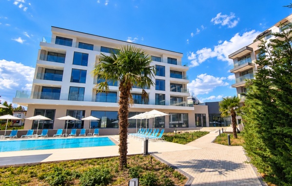 Apartamente de vanzare la plaja langa Nesebar si Ravda