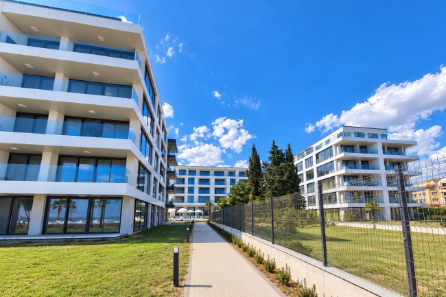 Apartamente de vanzare la plaja langa Nesebar si Ravda