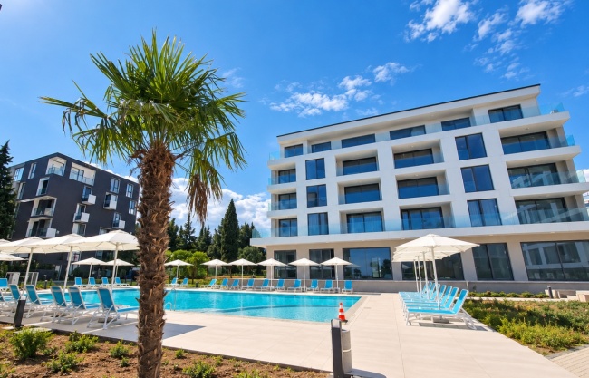 Apartamente de vanzare la plaja langa Nesebar si Ravda
