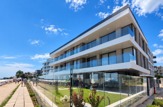 Apartamente de vanzare la plaja langa Nesebar si Ravda